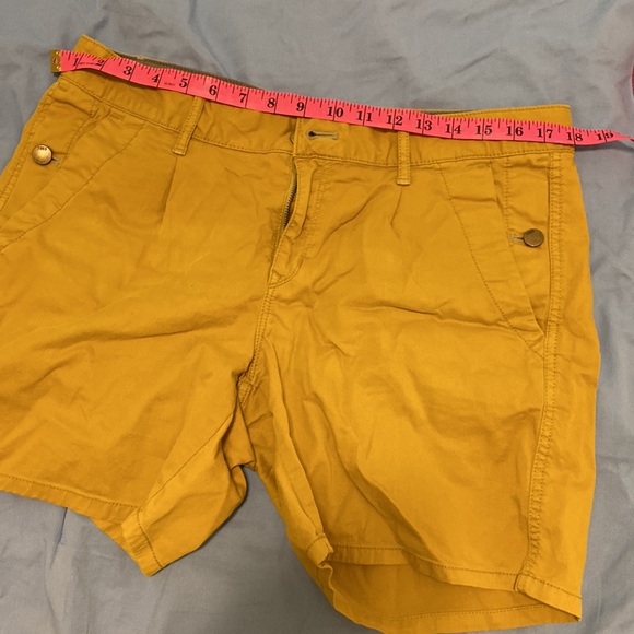 Gap Yellow Shorts - Picture 5 of 6